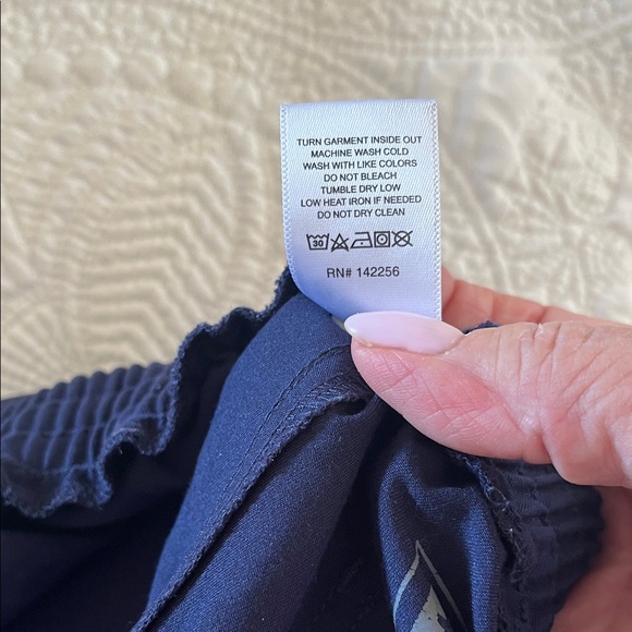 Figs Women’s Cargo Scrub Pants Size XS Navy Gently used - Picture 7 of 7